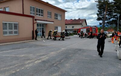 Vježba evakuacije, spašavanja i gašenja u OŠ dr. Franje Tuđmana u Korenici
